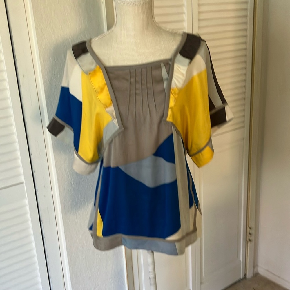 Twinkle by Wenlin Silk Top size 6 Abstract Geometric Print blue, yellow & gray